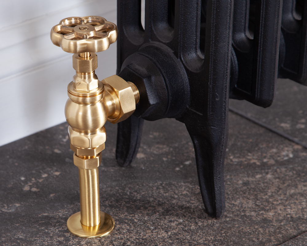 Daisy Wheel Manual Valve Brushed Brass Lacquered Setting